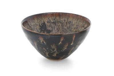 Lot 12 - A JIZHOU 'PAPER-CUT' BOWL