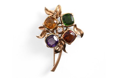 Lot 104 - A DIAMOND AND COLOURED GEM-SET 14K YELLOW GOLD BROOCH