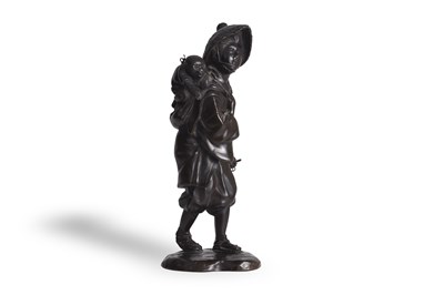 Lot 98 - A BRONZE FIGURE OF A FEMALE MONKEY TRAINER BY GENRYUSAI SEIYA (1868 — 1912)